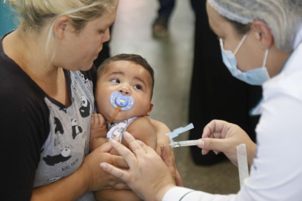 Dengue: vacinas a vencer devem ir a outras cidades ou dadas para público de 4 a 59 anos