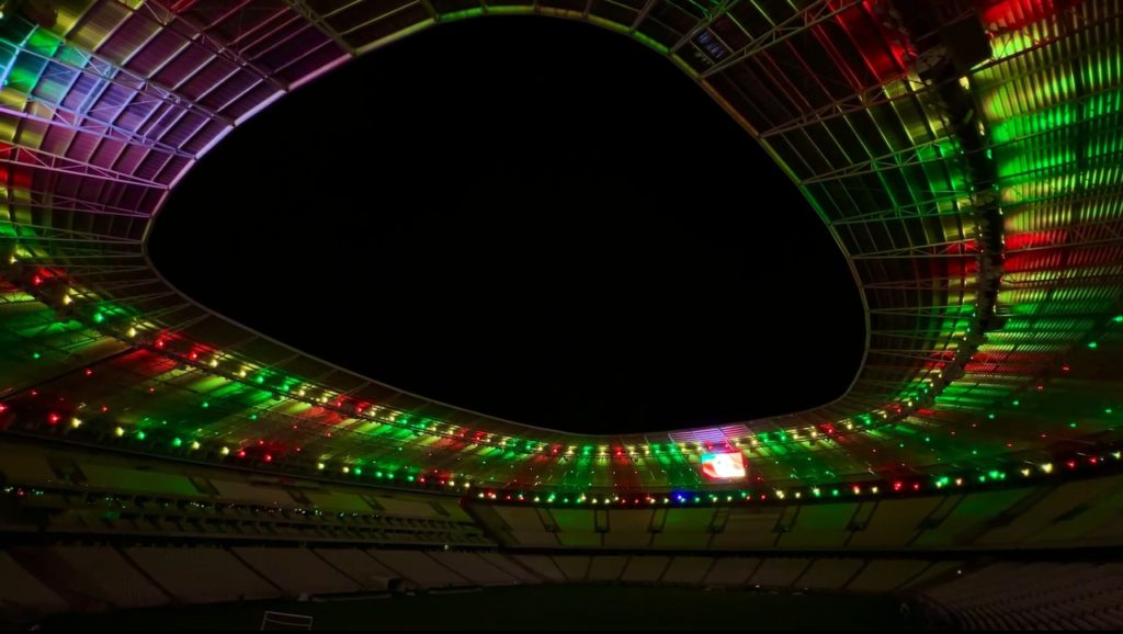 Arena Castelão se ilumina com as cores do Rio Grande do Sul em solidariedade às vítimas de tragédia