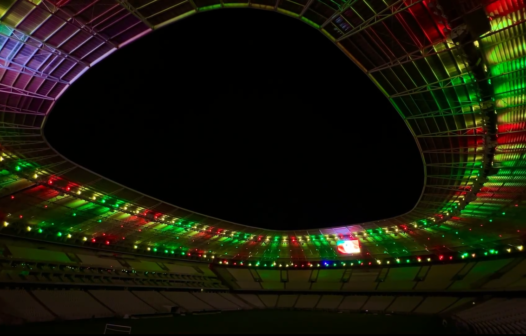 Arena Castelão se ilumina com as cores do Rio Grande do Sul em solidariedade às vítimas de tragédia
