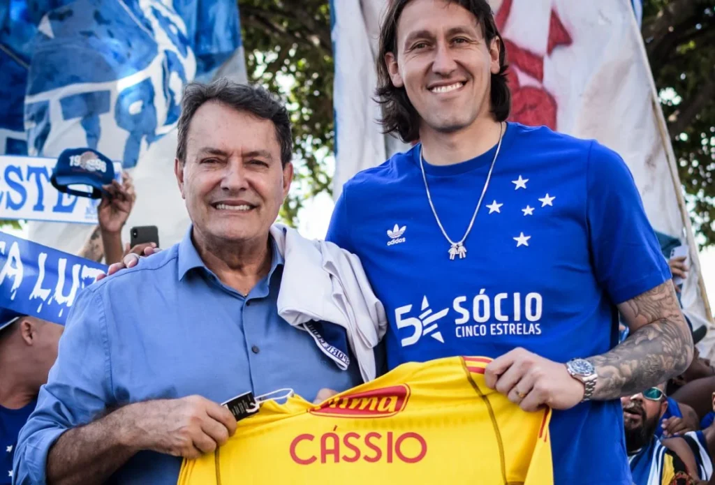 Cruzeiro arma festa em Belo Horizonte e anuncia a contratação do goleiro Cássio