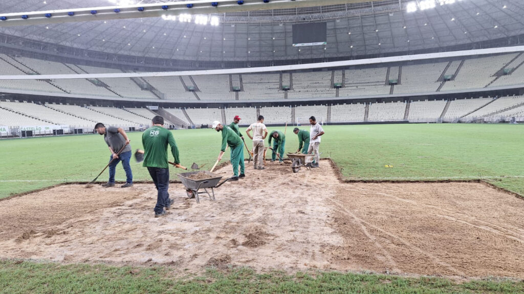 Gramado da Arena Castelão terá que ser recuperado novamente, um mês após reforma