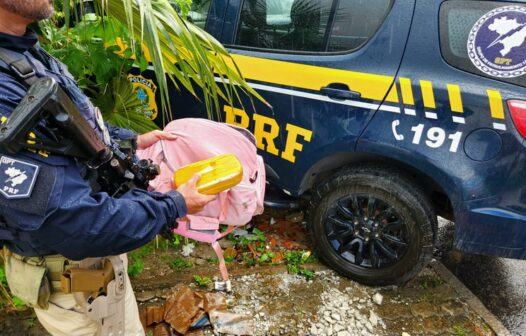 Passageira é presa com 1 kg de crack dentro de ônibus com destino a Jericoacoara