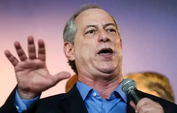 Ciro Gomes diz que não vai concorrer à presidência em 2026 e faz críticas ao governo Lula