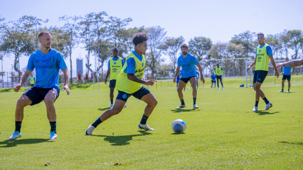 Grêmio volta às atividades no CT do Corinthians mirando jogos da Libertadores