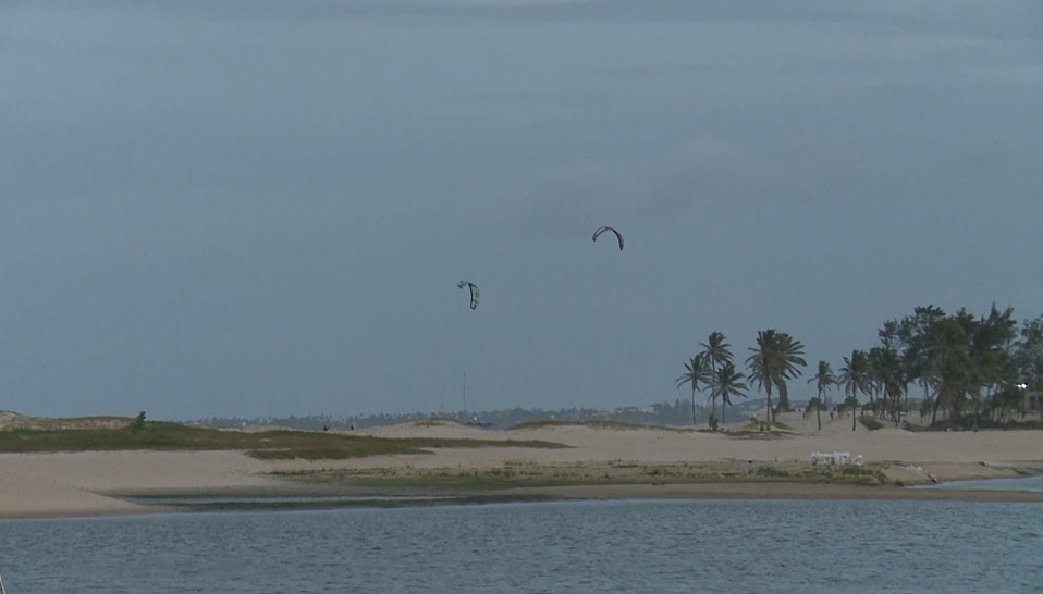 Morte de turista francesa em acidente de kitesurf traz alerta sobre cuidados em época de ventos fortes