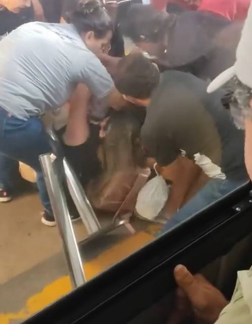 Briga por vaga em fila de ônibus no terminal Siqueira vai parar na delegacia