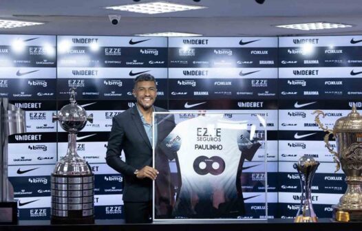 Paulinho recebe homenagens em emotivo adeus ao Corinthians: ‘Privilegiado e lisonjeado’