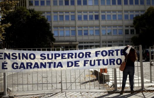 Professores de universidades insistem em greve e pedem reajuste ainda em 2024