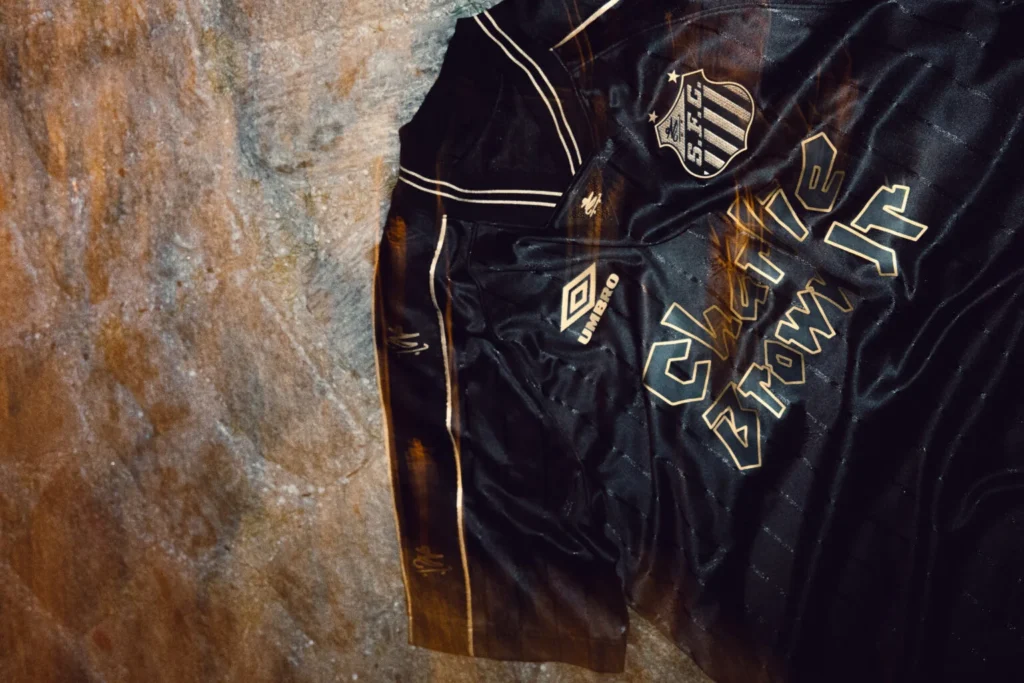 Santos divulga camisa comemorativa da banda Charlie Brown Jr.