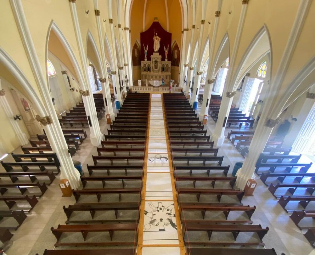 Tapete de Corpus Christi começa a ser montado na Paróquia do Cristo Rei, em Fortaleza