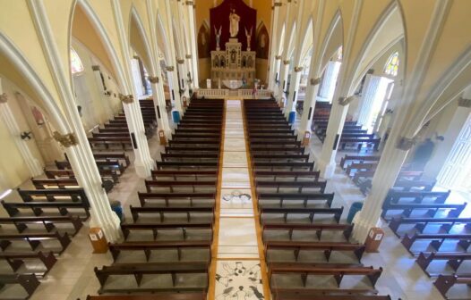 Tapete de Corpus Christi começa a ser montado na Paróquia do Cristo Rei, em Fortaleza