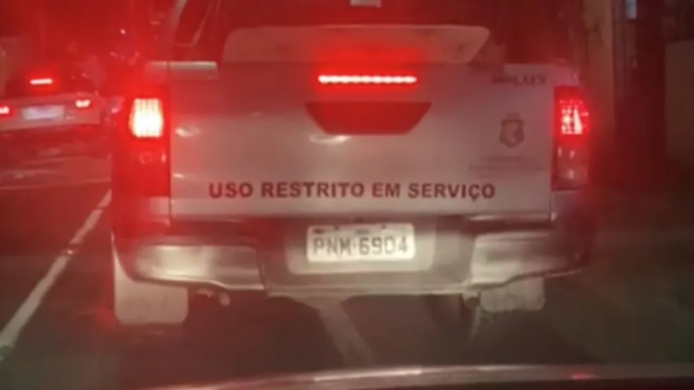 Secretário de Governo do Ceará é demitido após levar cama em carro oficial