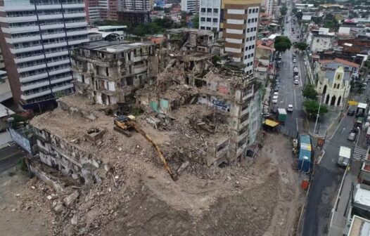 Trânsito na Praia de Iracema é alterado para nova fase da demolição do Edifício São Pedro