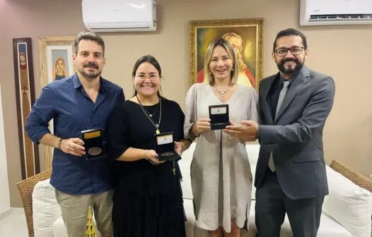 Sócios-proprietários do Grupo Cidade de Comunicação são homenageados com medalha comemorativa aos 150 anos da Justiça cearense
