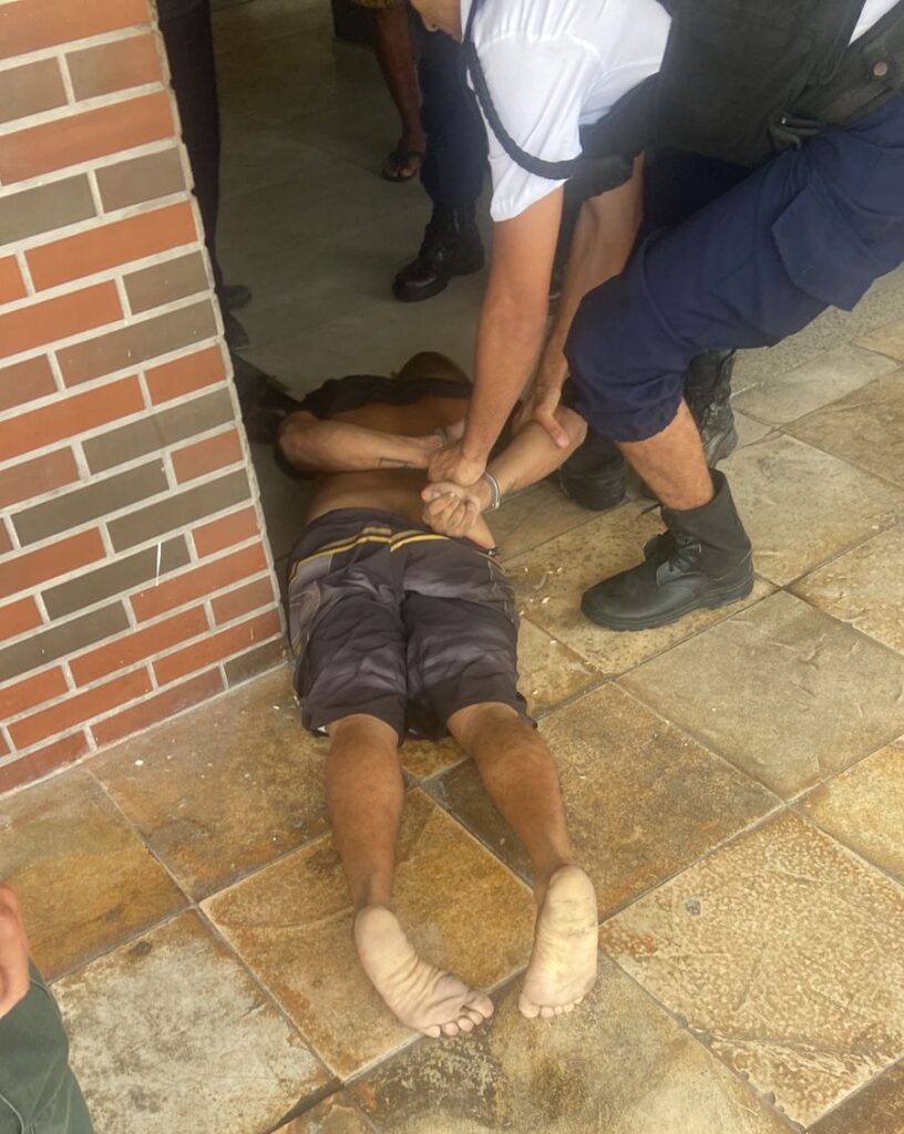 Homem tenta invadir escola em Fortaleza dizendo que estava sendo perseguido