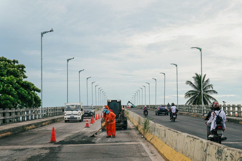 Ponte do Rio Ceará recebe ciclofaixa da Prefeitura