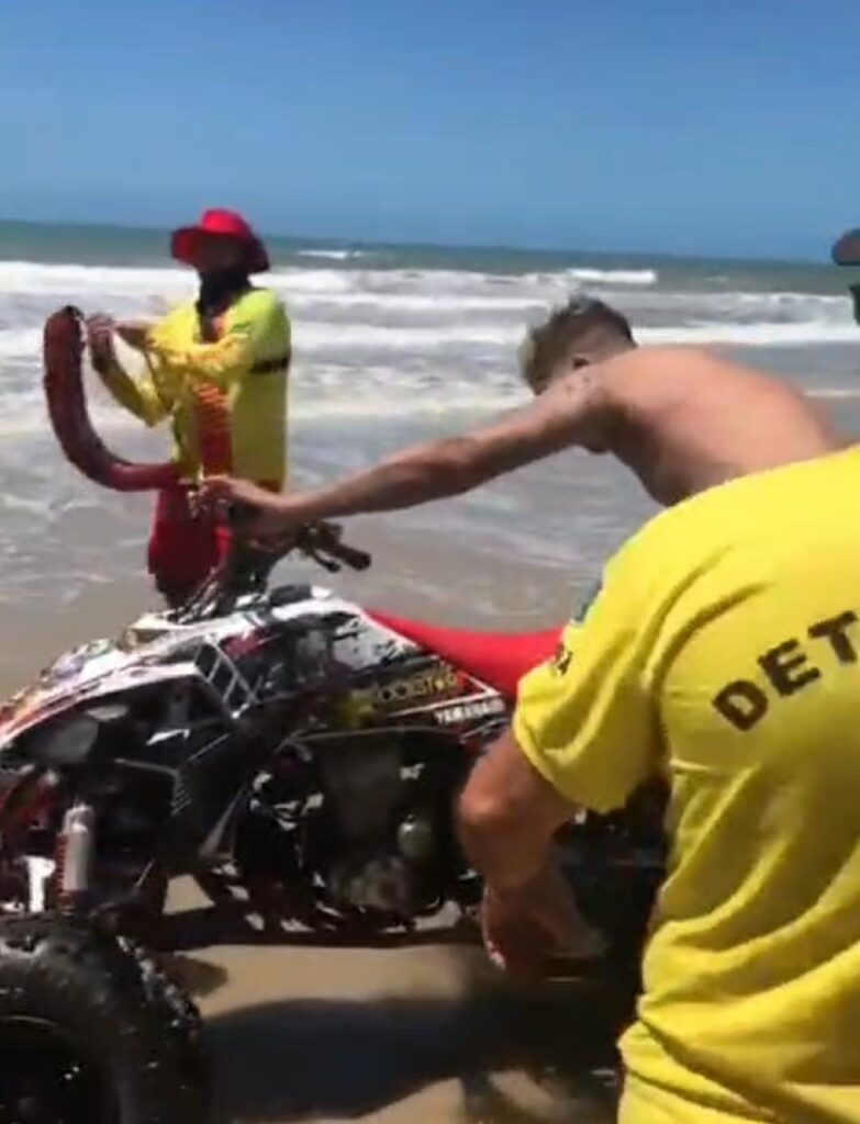 Homem é detido ao pilotar quadriciclo na praia de Morro Branco, em Beberibe