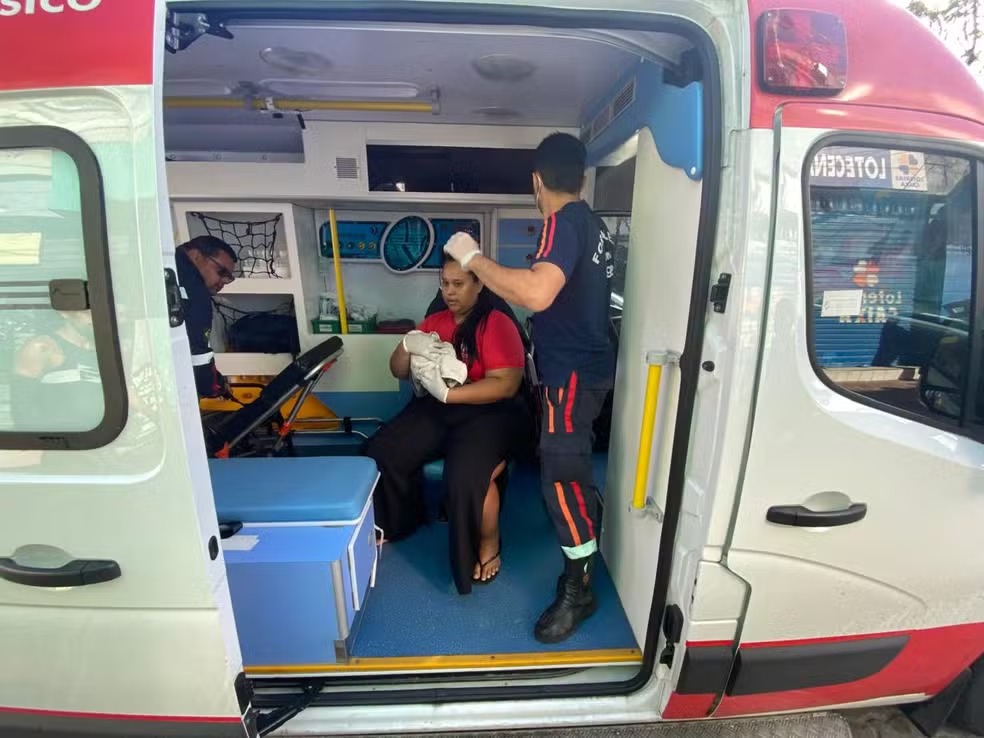 Bebê nasce dentro de ônibus em Fortaleza; veja vídeo
