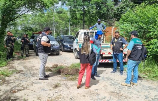 Três caminhões são apreendidos por transporte e descarte de 38 mil litros de lixo