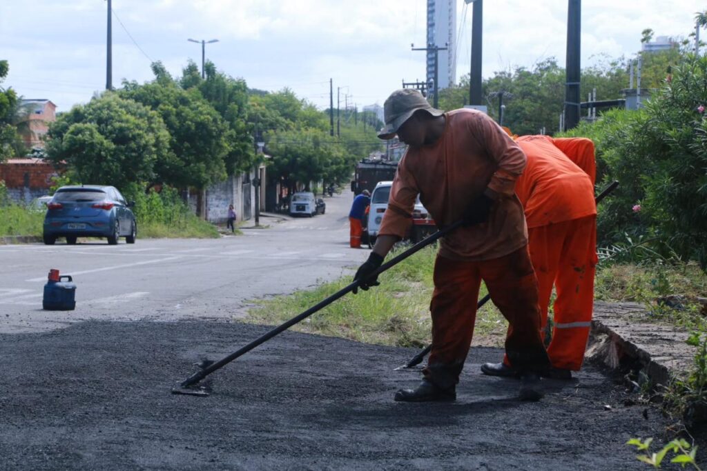 Vinte ruas e avenidas de Fortaleza já receberam recuperação do asfalto em 2024; outras 21 estão em andamento