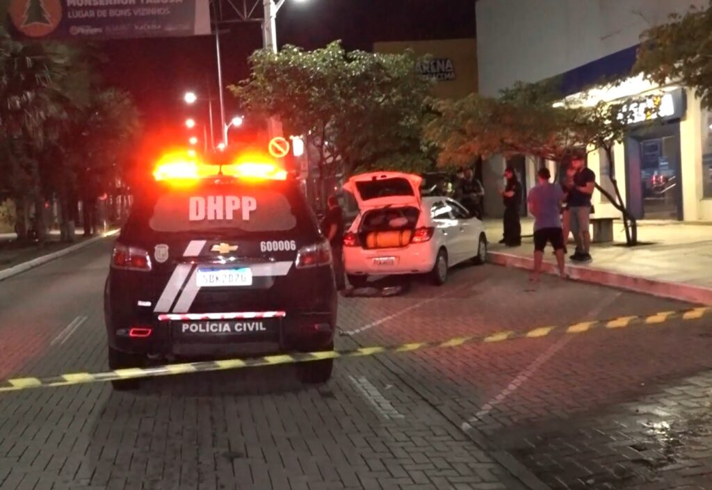 Passageiro de carro por aplicativo é morto a tiros ao tentar fugir de assalto em Fortaleza