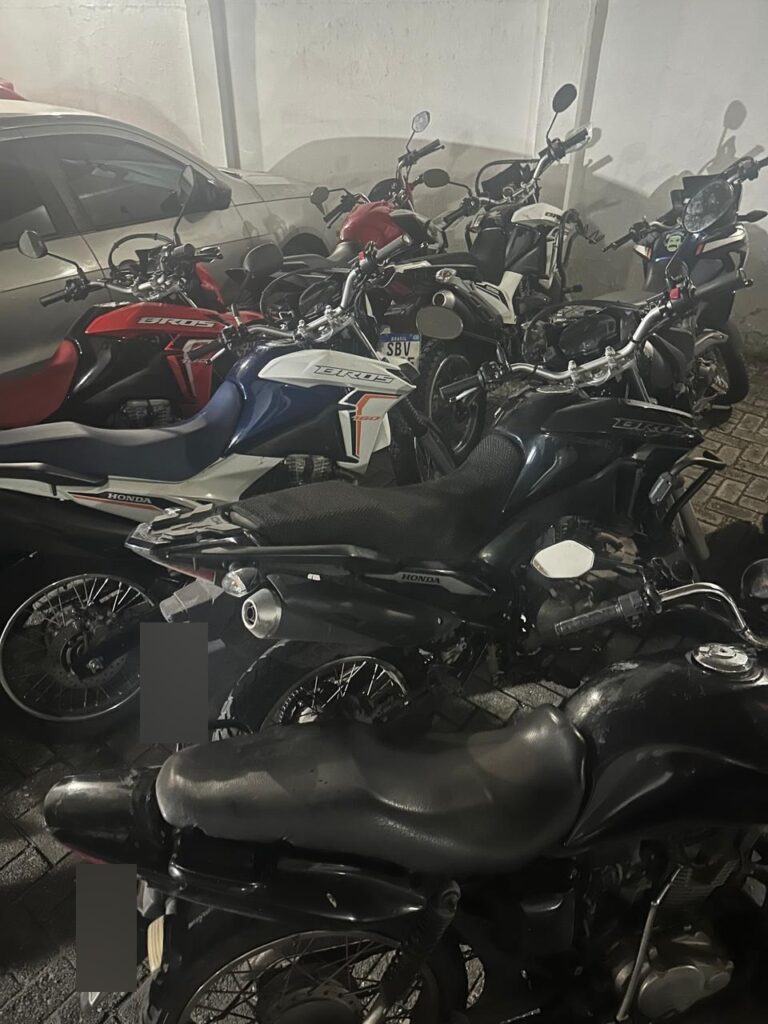 Polícia prende cinco pessoas em posse de nove motos roubadas em Fortaleza