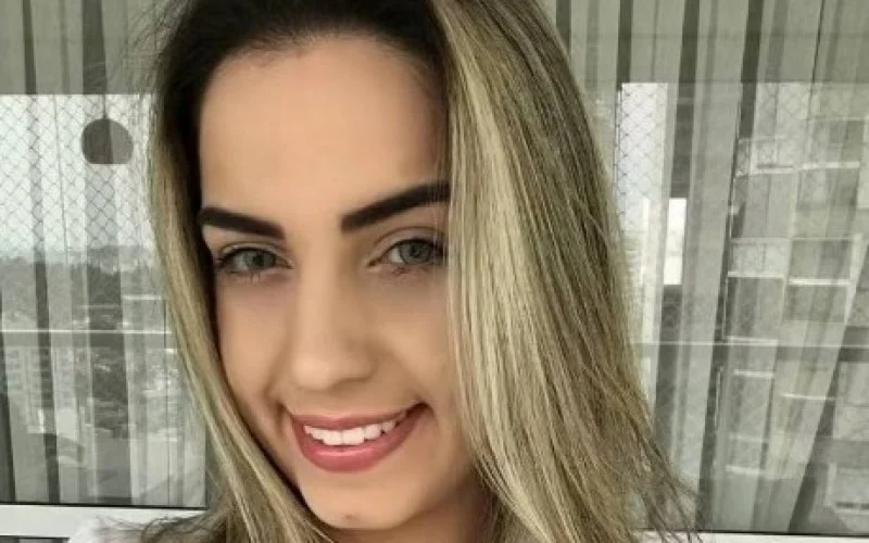 Peeling de fenol: influencer não tinha capacitação para fazer curso, diz farmacêutica