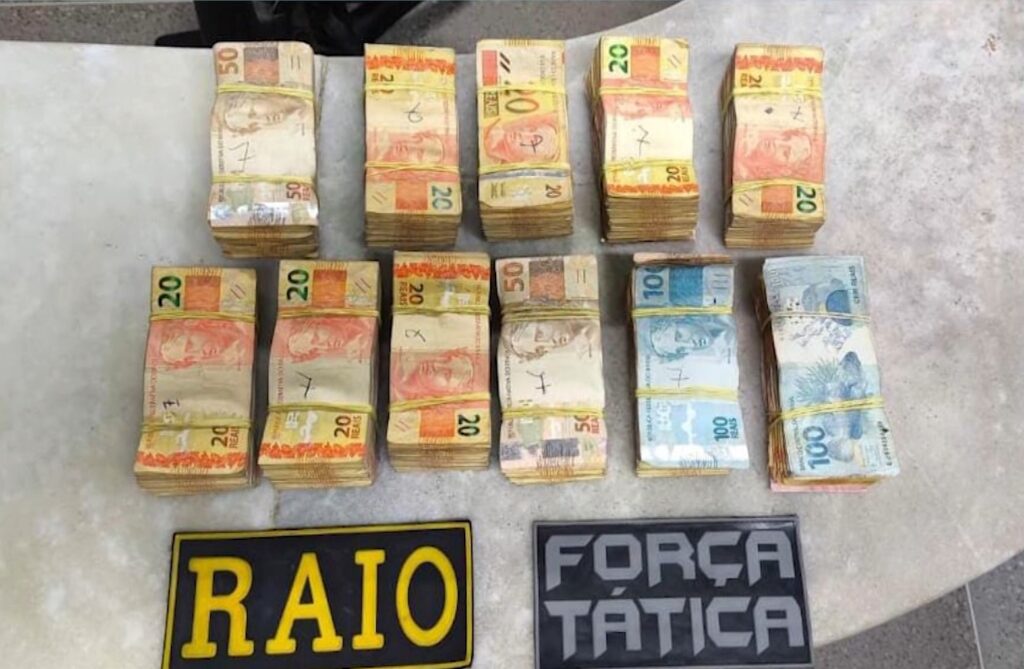 Integrante de facção que ia de ônibus a Fortaleza é preso com R$ 77 mil em dinheiro