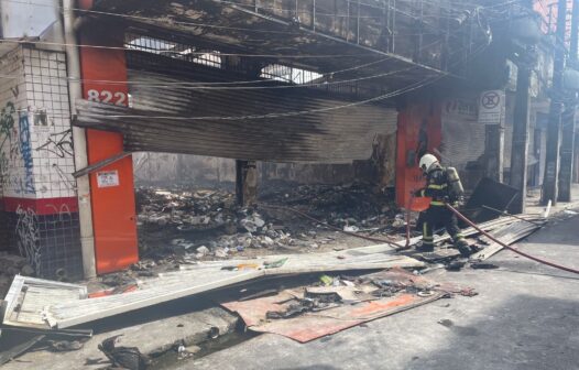 Imagens mostram destruição de loja no Centro de Fortaleza após incêndio desta quinta (27)