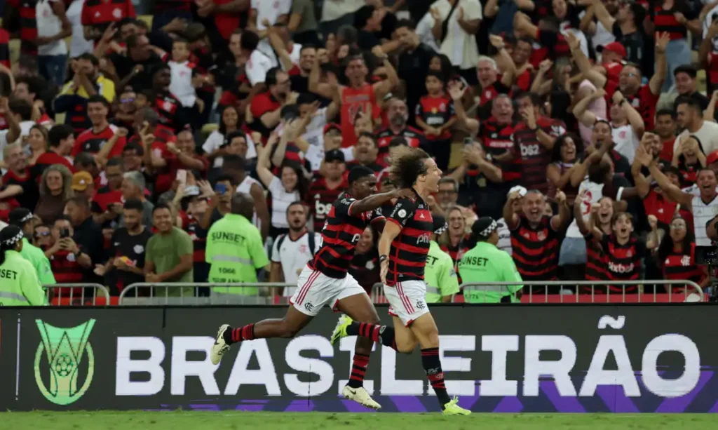 Flamengo arranca vitória sobre o Bahia nos acréscimos e passa a liderar o Brasileirão