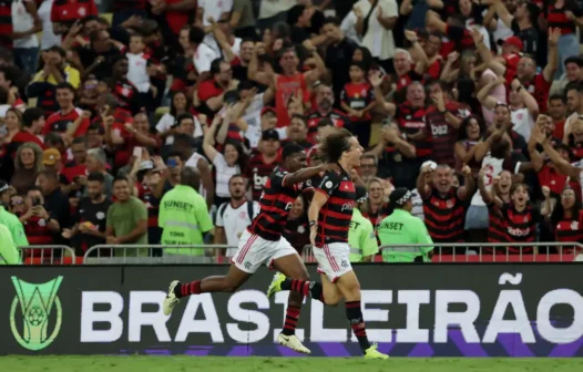 Flamengo arranca vitória sobre o Bahia nos acréscimos e passa a liderar o Brasileirão