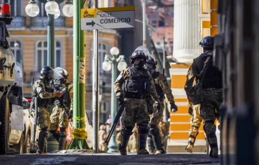 Militares tentam dar golpe de Estado na Bolívia e invadem Palácio Presidencial, mas movimento fracassa