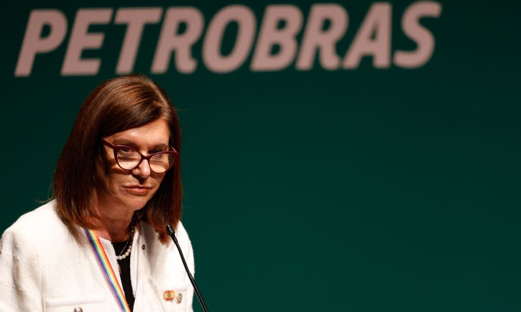 Em posse na Petrobras, Magda diz que petróleo vai financiar transição energética