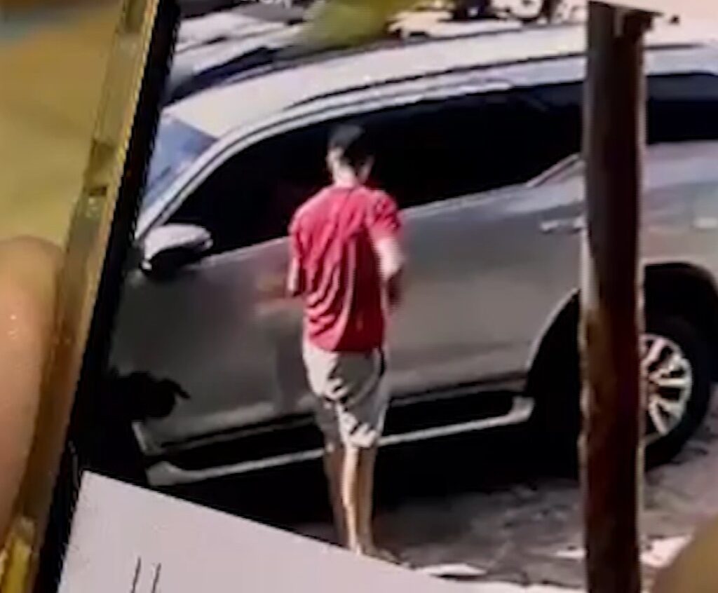 Homem arromba carro em estacionamento de restaurante e furta pertences no Eusébio