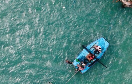 Escultura ‘Le Femme Bateau’ volta à Praia de Iracema após quase sete anos