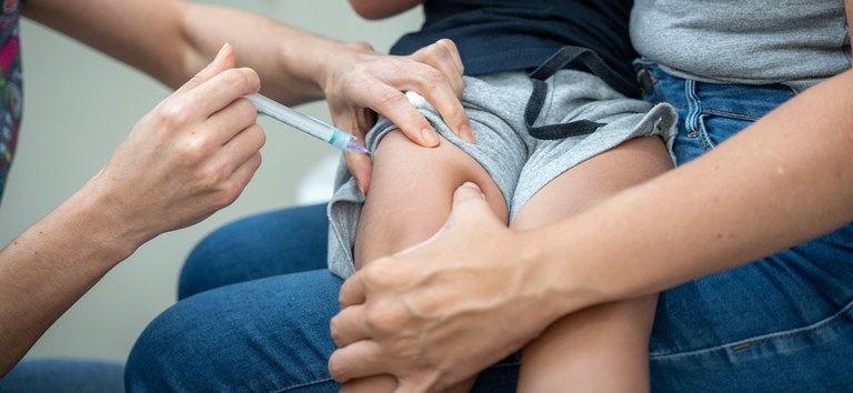 Aumento dos casos de coqueluche: vacina tetravalente protege contra doença