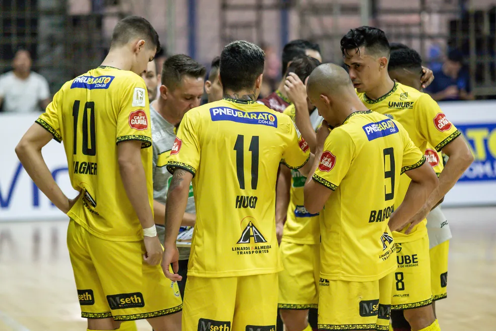 Blumenau Futsal x Praia Clube: assista ao vivo ao jogo de hoje (21/06)