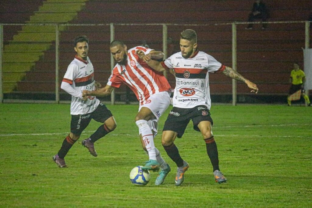 Brasil de Pelotas x Barra-SC: assista ao vivo ao jogo de hoje (05/06)