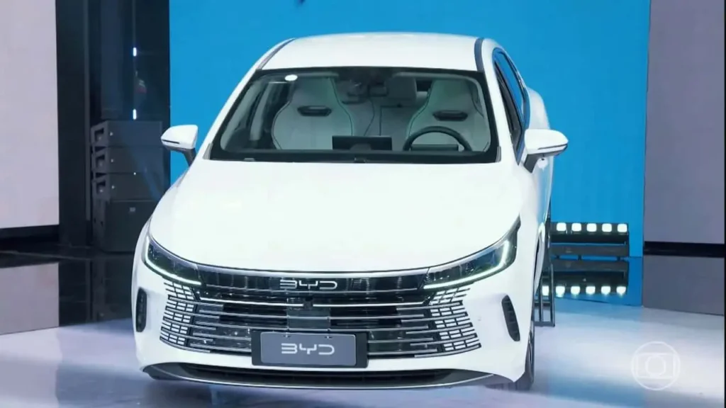 BYD King: sedã híbrido entra em pré-venda no Brasil com desconto de R$ 6 mil