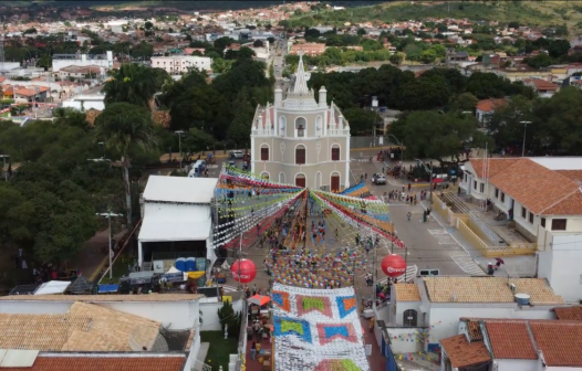 Festa do Pau da Bandeira no Ceará reúne fieis e devotos de Santo Antônio