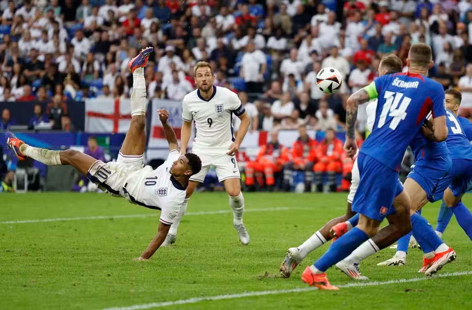 Bellingham gritou para câmera após gol de bicicleta na Eurocopa