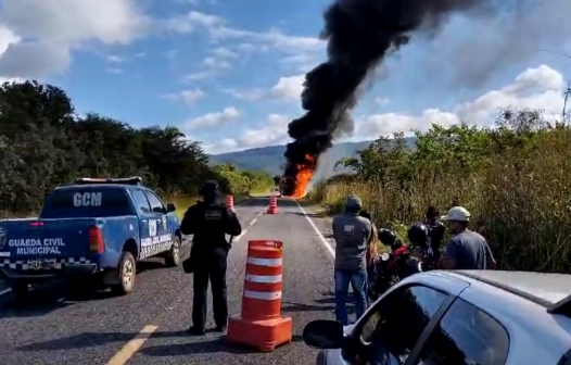 Ônibus com jogadores pega fogo em Reriutaba, no interior do Ceará