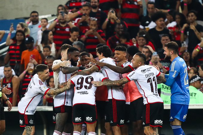 Flamengo atropela Vasco na estreia de Álvaro Pacheco na maior goleada da história sobre o rival