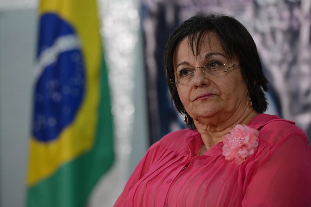 Maria da Penha recebe proteção após ameaças nas redes sociais