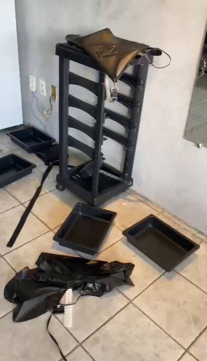 Criminosos invadem barbearia na madrugada e roubam equipamentos