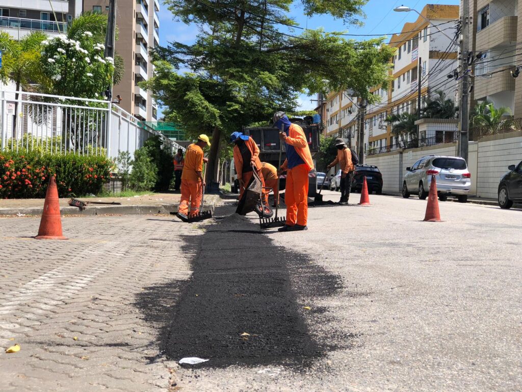 Operação Asfalto recupera mais de 100 vias em Fortaleza