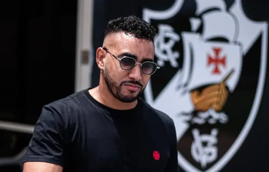 Payet sente dores na coxa e vira desfalque do Vasco diante do Palmeiras