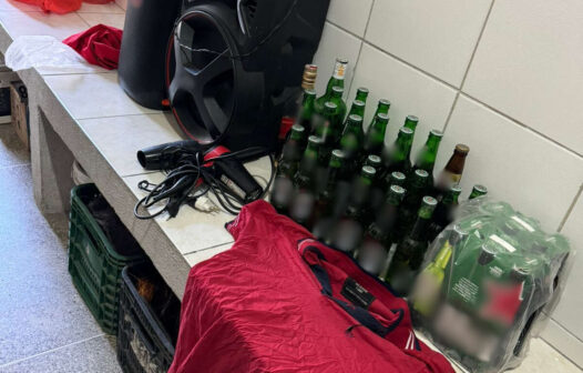 Homem é preso suspeito de furtar garrafas de cerveja e caixas de som em trailer e quiosque de Fortaleza