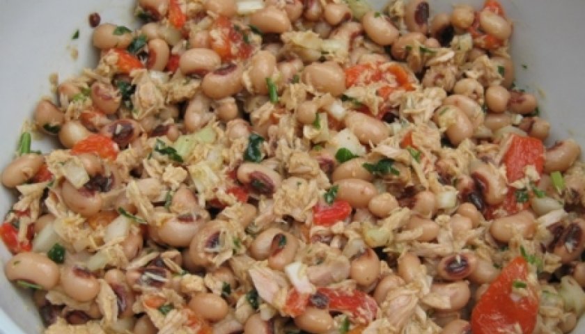 Chef Marco Gil ensina receita de atum com salada de feijão verde no programa Entre Papos & Sabores