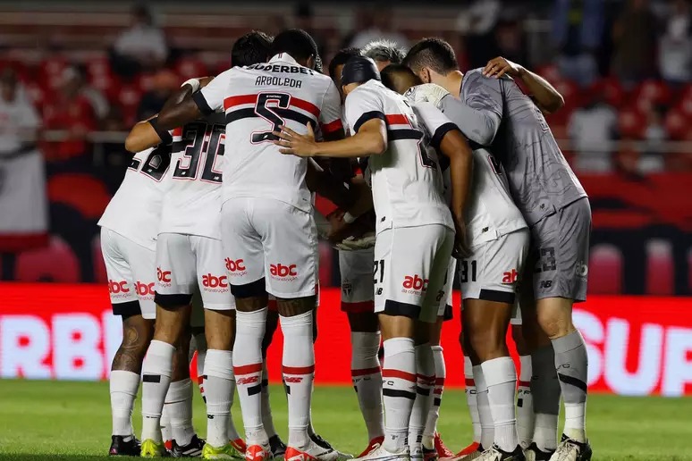 São Paulo paga caro por erros de Zubeldía e Lucas e cai para o Botafogo nos pênaltis